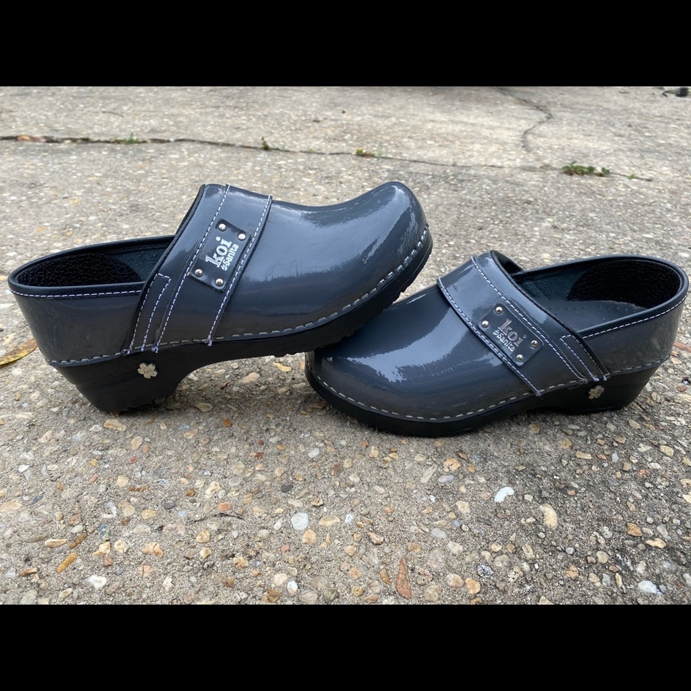 Koi Sanita patent leather clogs
